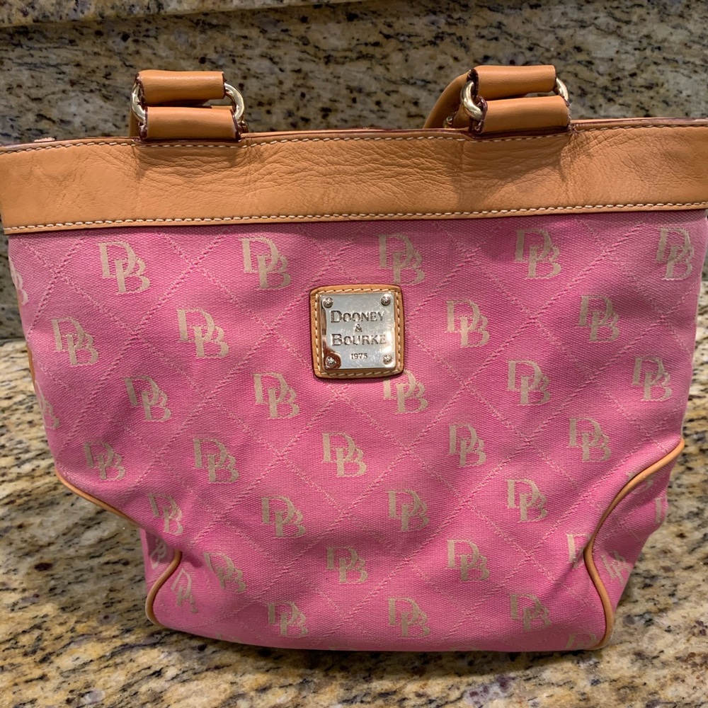 Dooney & Bourke shoulder handbag, pink w/ leather